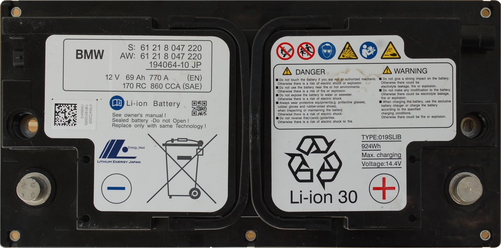 Главный (стартерный) Li-Ion (литий-ионный) аккумулятор BMW 12 В 69 А·ч, вид сверху с этикеткой